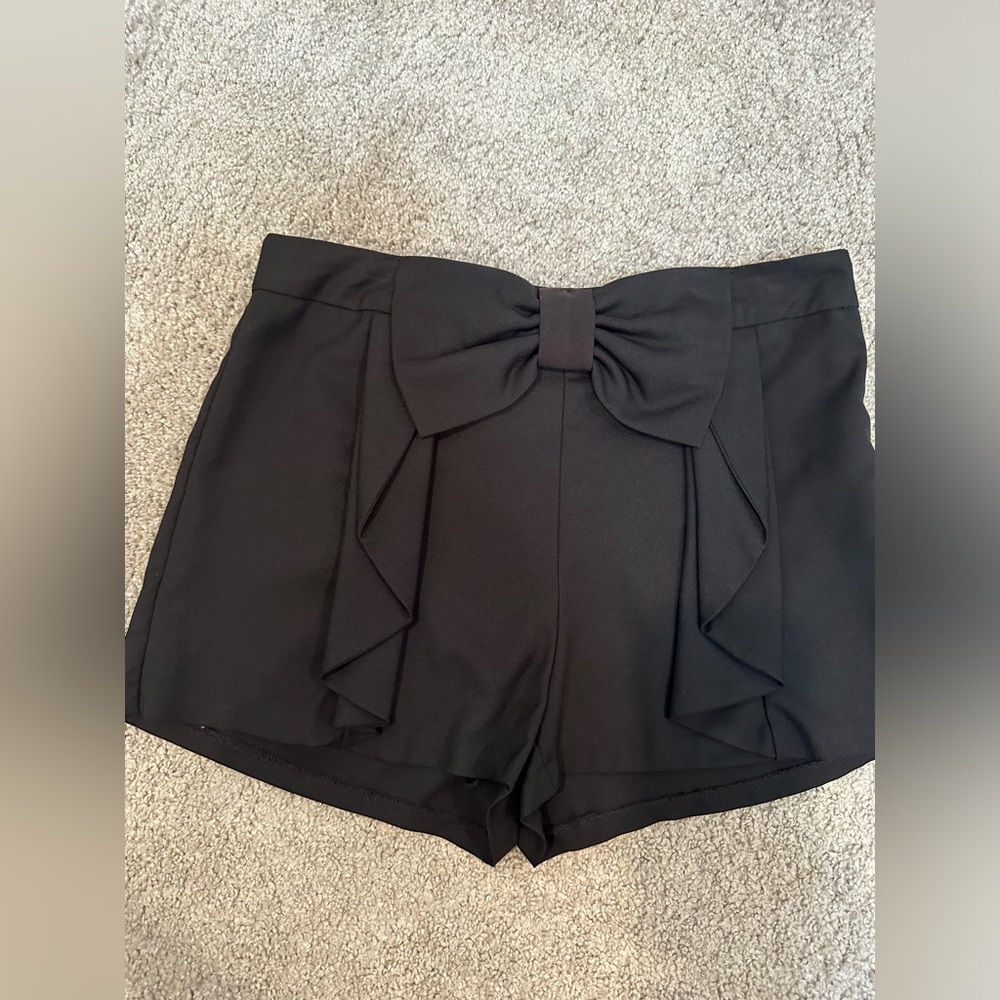 Black Bow Elastic waist shorts size Medium.